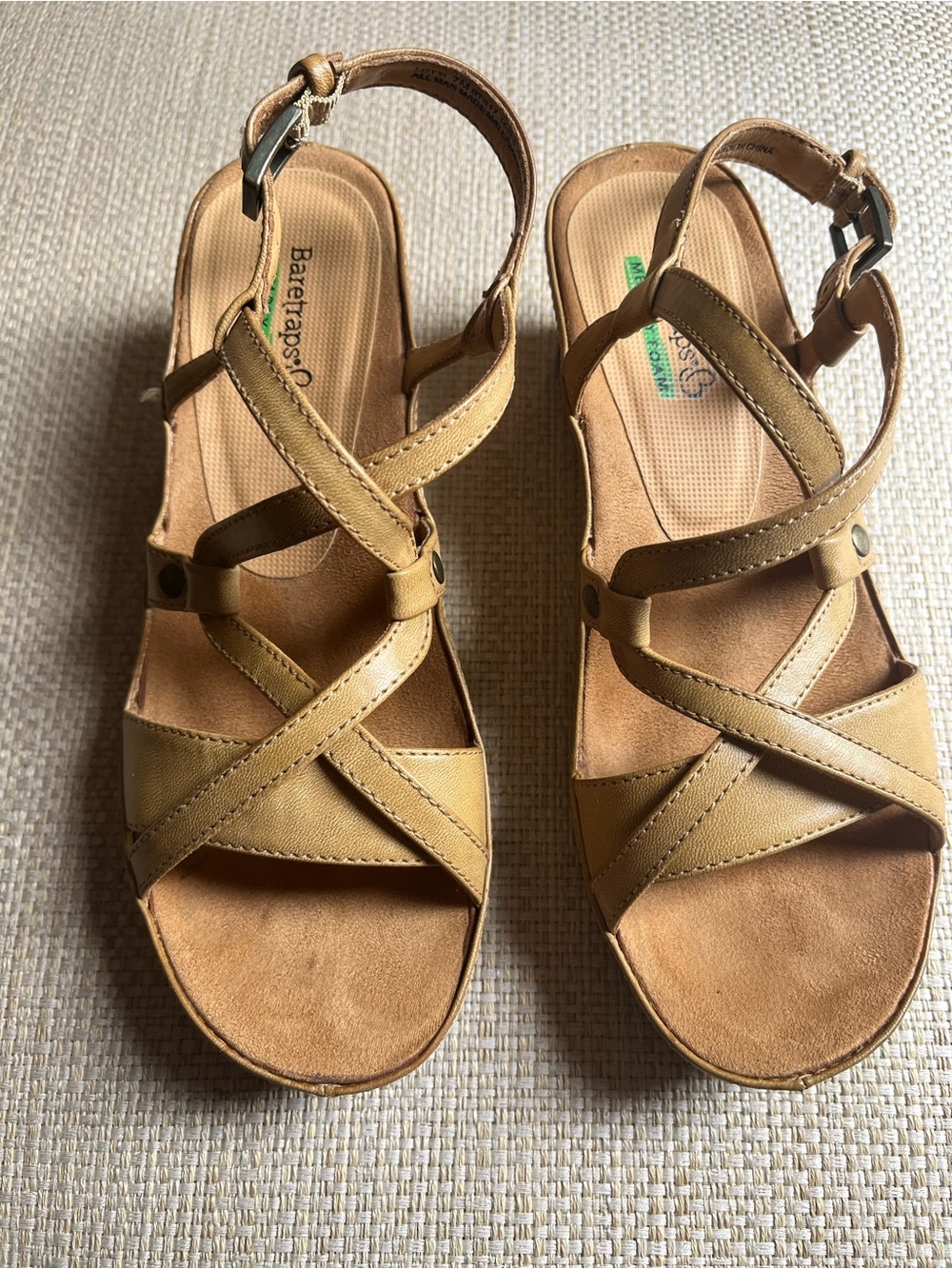 BARE TRAPS LOTTI WEDGE SANDALS W/MEMORY FOAM SIZE 7M